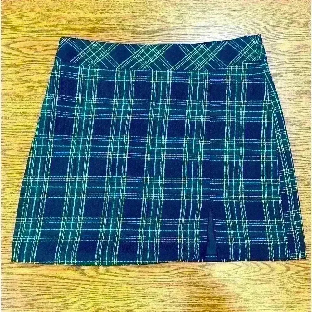 ๐ NWOT, School girl plaid mini skirt - Picture 1 of 4